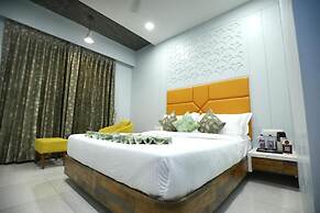 Hotel The Grand Ladhukara