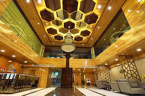 Hotel The Grand Ladhukara