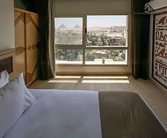 Grand Museum Guest House pyramids view