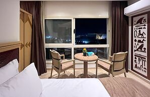 Grand Museum Guest House pyramids view