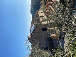 Charming 2-bed Apartment in Petritoli