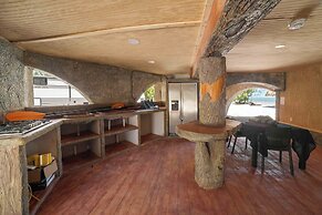 Barnacle Resort