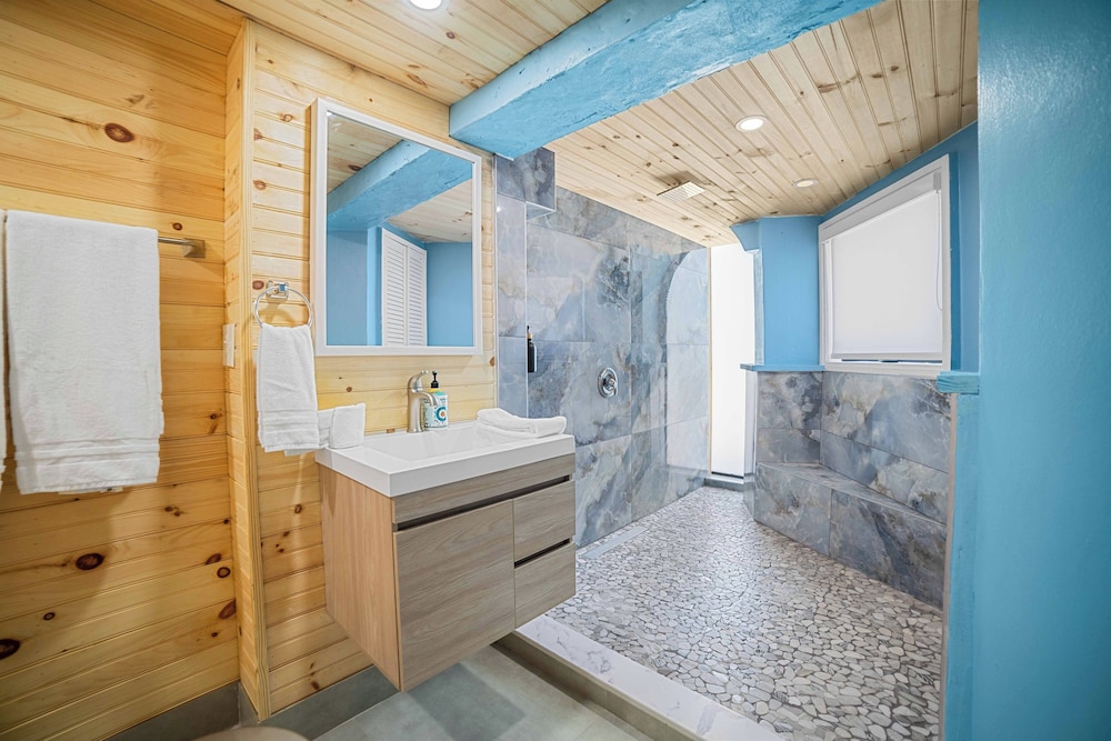 Barnacle Resort