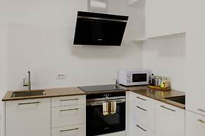 One Lux Stay near Diamond District