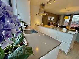 One Lux Stay near Diamond District