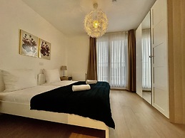 One Lux Stay near Diamond District