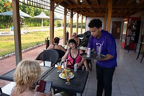 Fox House Resort