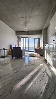 Modern 2Bed Condo in Luxurious Building