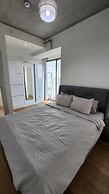 Modern 2Bed Condo in Luxurious Building