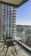 Modern 2Bed Condo in Luxurious Building