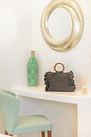 Amoramelia Suites
