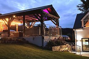 Cottage With Stunning Views and hot tub