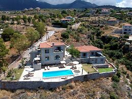Irini Villa by Elrin Villas Mani
