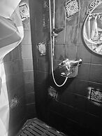 Room-lockable Room Center