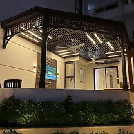 Budget-friendly Seaside Stay