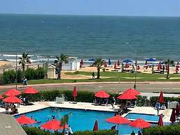 Budget-friendly Seaside Stay