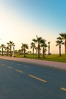 Budget-friendly Seaside Stay
