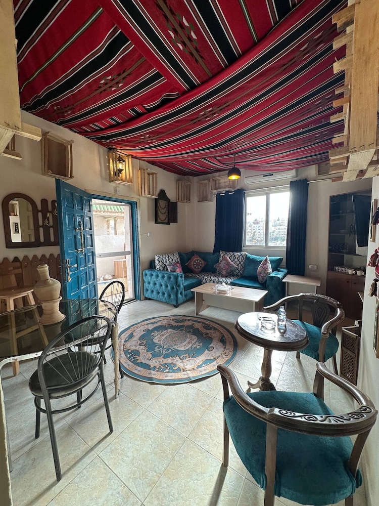 JRE Antica Old Apartment Al-lwebdeh