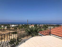 Villa Green Palace, Private Pool, Sea & Mountain Views , Spacious & Be