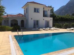 Villa Green Palace, Private Pool, Sea & Mountain Views , Spacious & Be