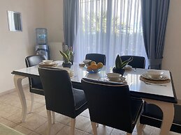 Villa Green Palace, Private Pool, Sea & Mountain Views , Spacious & Be