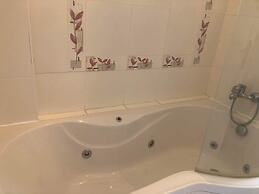 Villa Green Palace, Private Pool, Sea & Mountain Views , Spacious & Be