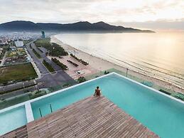 Stunning Beachfront 2bdr Condo Across My Khe Beach