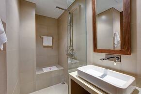 Stunning Beachfront 2bdr Condo Across My Khe Beach