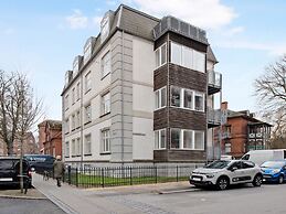 Constantin - Chic 2-bdr Apt With Balcony
