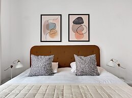 Constantin - Chic 2-bdr Apt With Balcony
