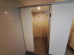 6C - 2 Bedroom Downtown Apartment With Shared Pool
