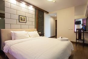 6C - 2 Bedroom Downtown Apartment With Shared Pool