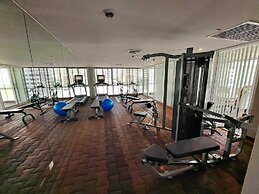 6C - 2 Bedroom Downtown Apartment With Shared Pool