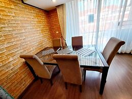 6C - 2 Bedroom Downtown Apartment With Shared Pool