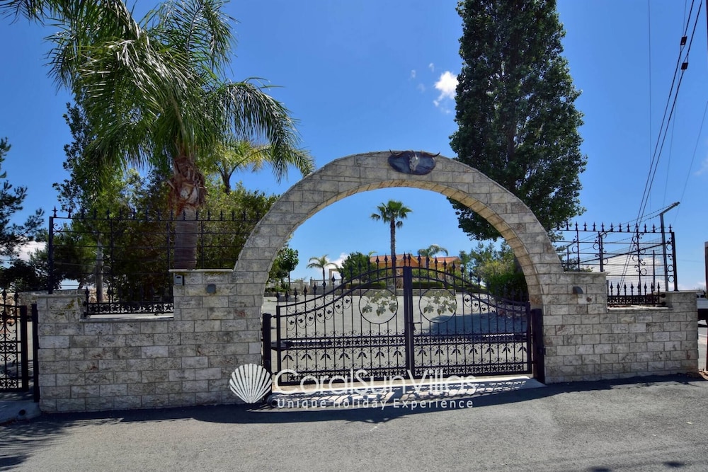 Elegant Huge Villa Large Pool, Ideal For Weddings