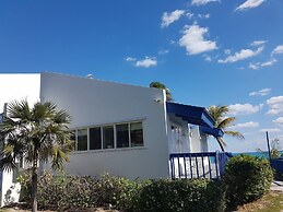 Spacious Villa On The Beach