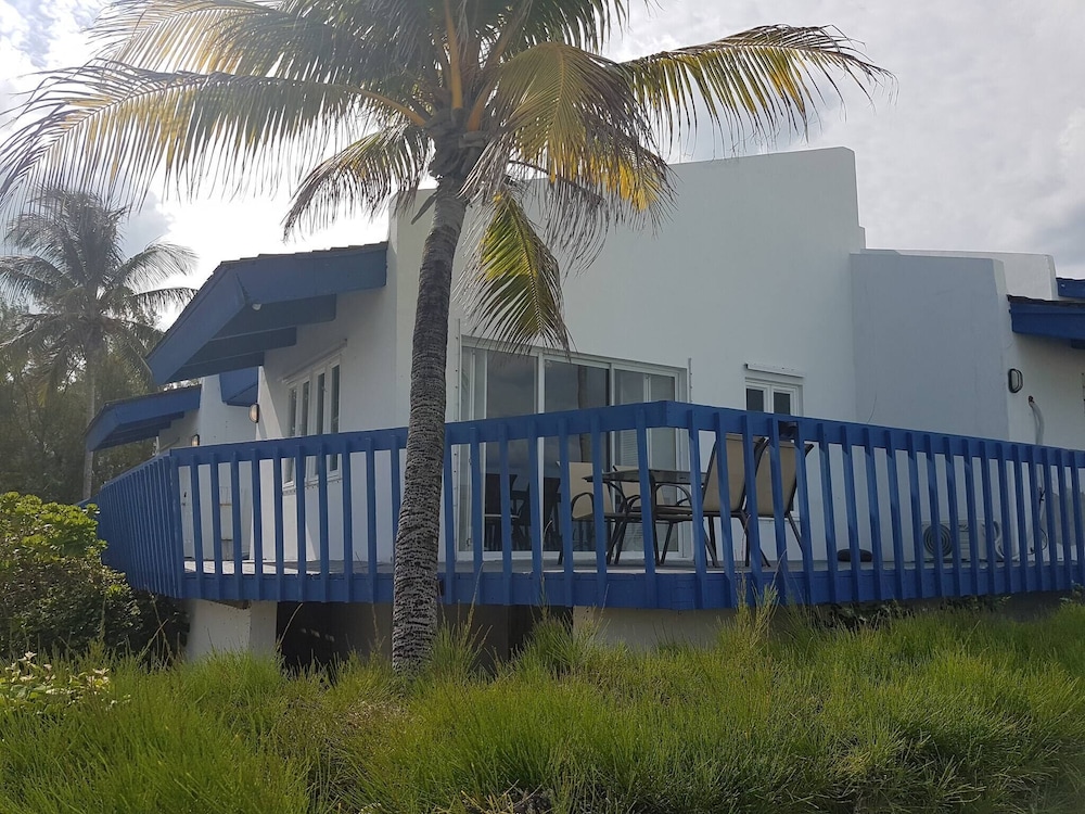 Spacious Villa On The Beach