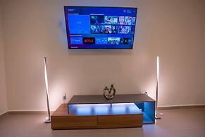 Luxury Apartment With Poll
