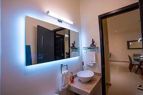 Luxury Apartment With Poll
