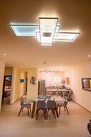 Luxury Apartment With Poll