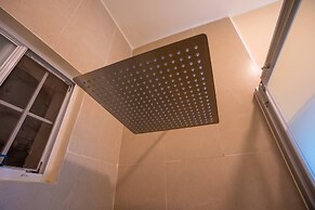 Luxury Apartment With Poll