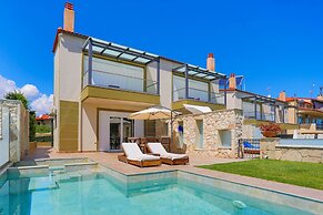 Sunny Villa in Chaniotis