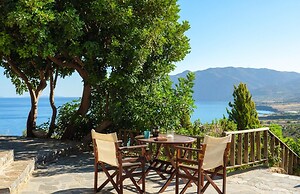 Villa Ilios - Delightful 2 Bedroom Stone House