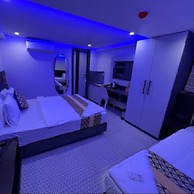 Rich Hotel