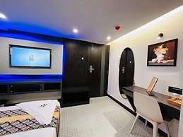 Rich Hotel