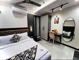 Rich Hotel