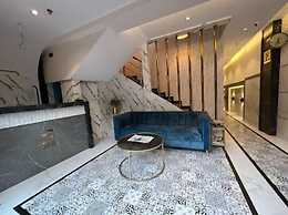Rich Hotel