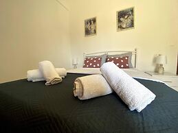 Impeccable Apt Sleeps 5 in Heraklion