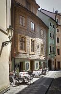Black Star Suites