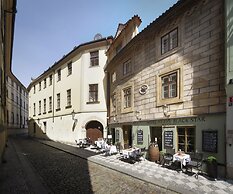 Black Star Suites